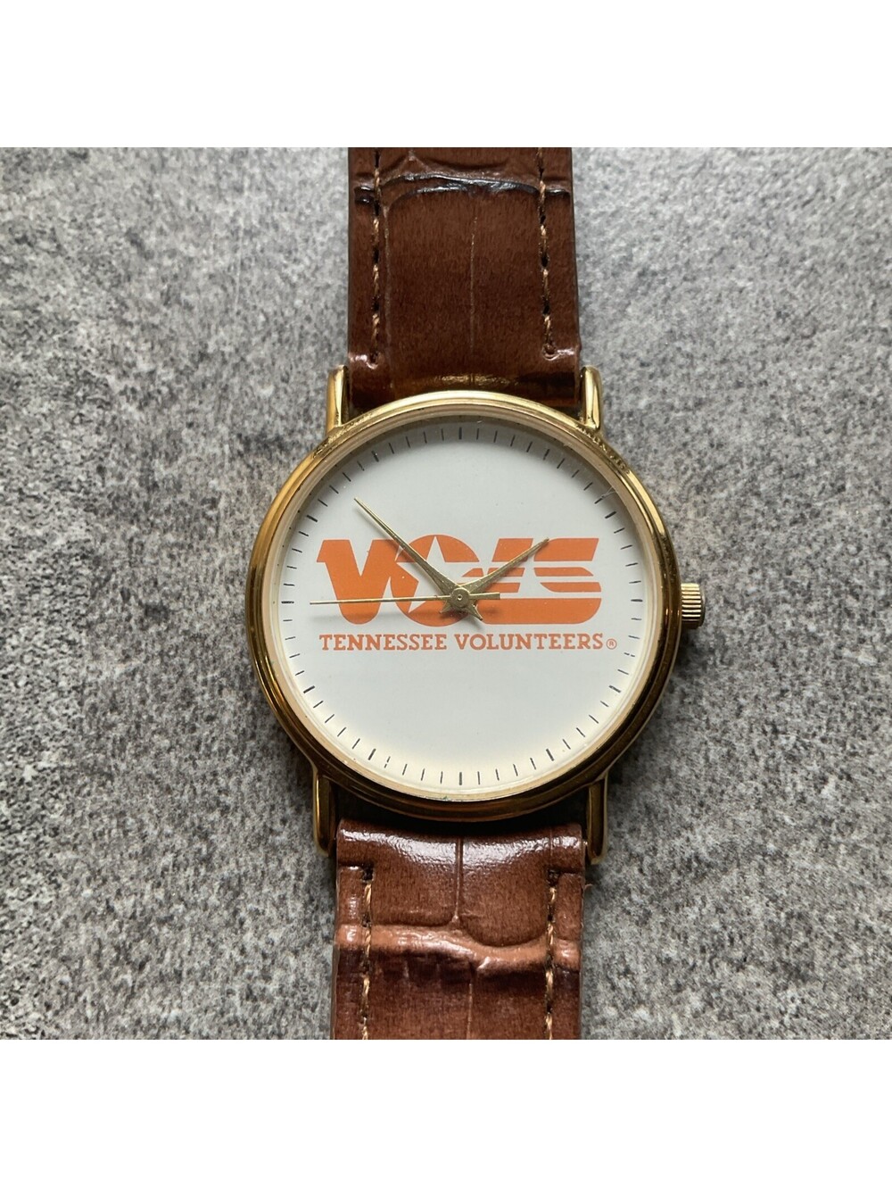Vintage Mens Tennessee Volunteers Watch 33mm Gold Tone Case Leather Band B-N